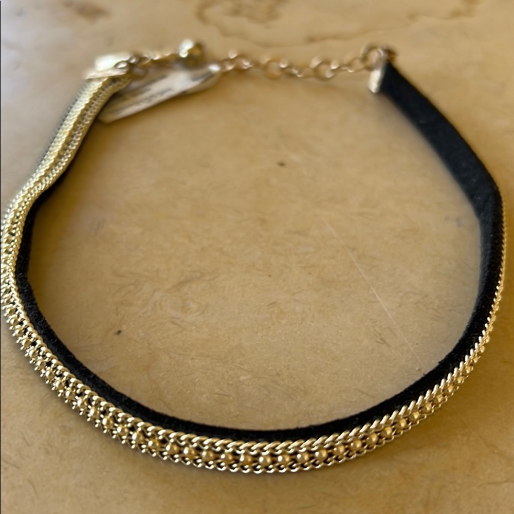 VM BEADED CHOKER NECKLACE, gold overlay details.